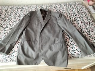 Traje gris
