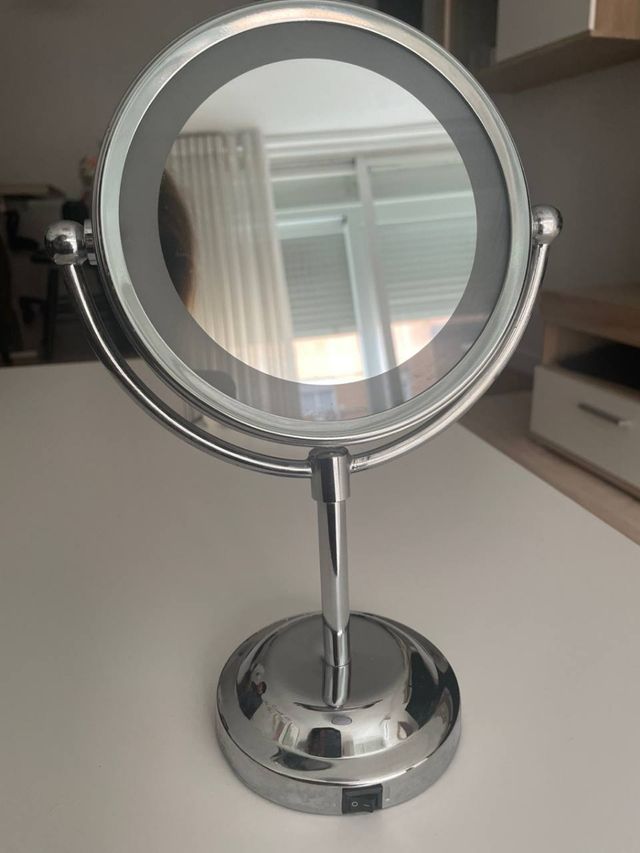 Espejo de aumento con luz