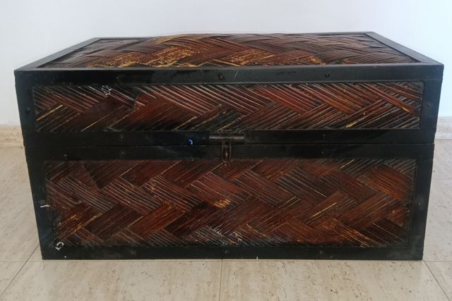 Baúl arcón de hierro y madera