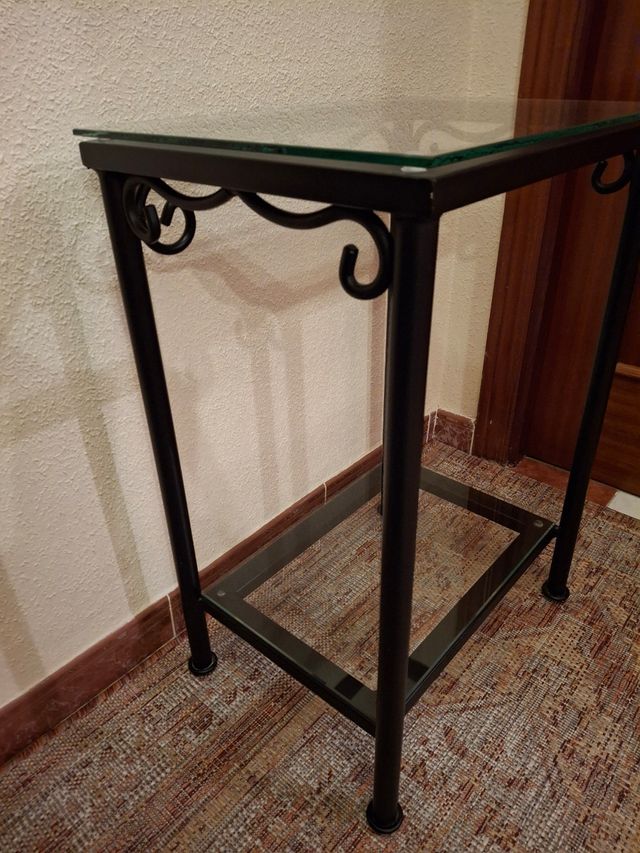 Mesita de forja-hierro.