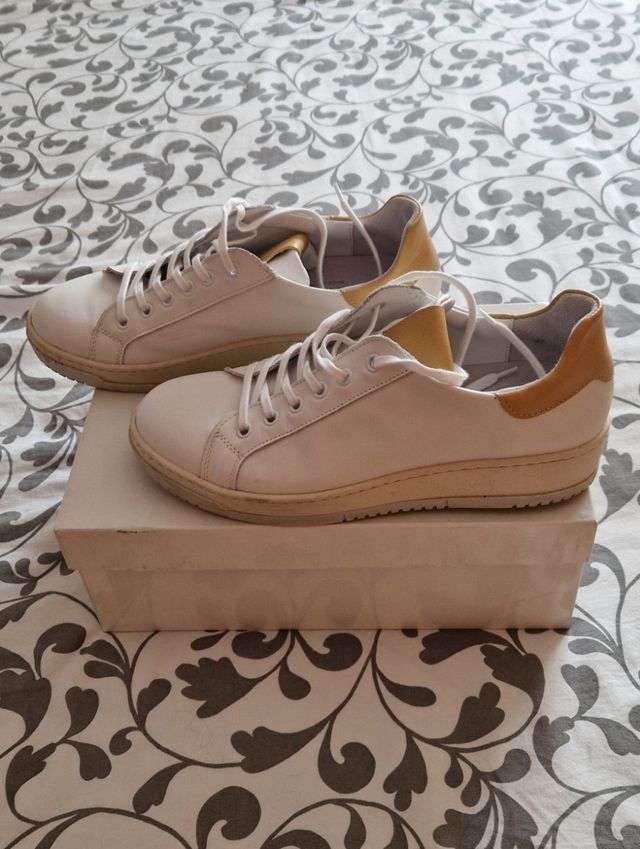 Sneaker da donna in pelle
