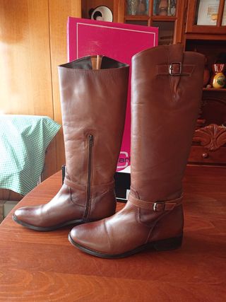 Botal altas de piel de cuero nº 40 como nuevas 
