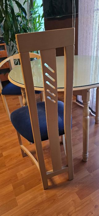 Mesa y sillas de comedor