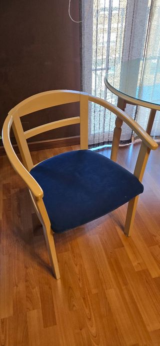 Mesa y sillas de comedor