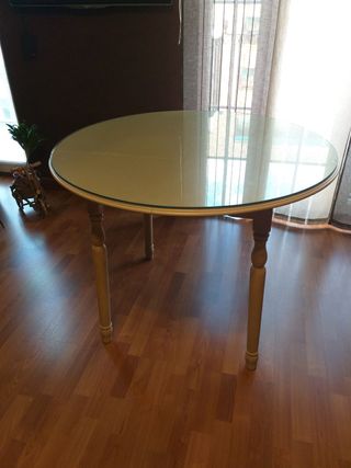 Mesa y sillas de comedor
