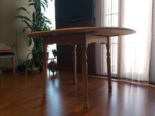 Mesa y sillas de comedor