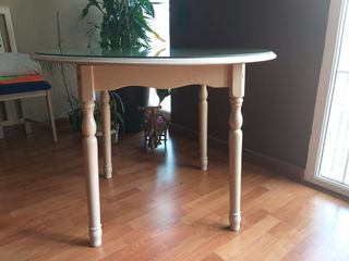 Mesa y sillas de comedor