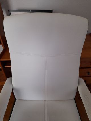 Silla escritorio blanca.