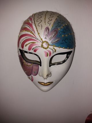 Maschera tipo veneziana in ceramica 