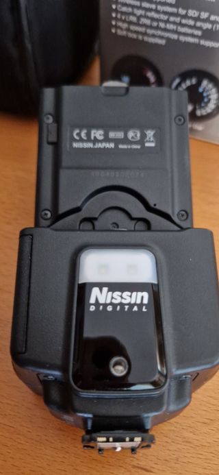 Flash Nissin i40