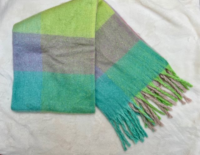 Bufanda en tonos verdes de Bershka