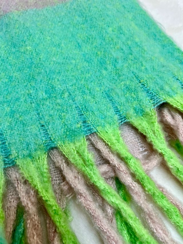 Bufanda en tonos verdes de Bershka