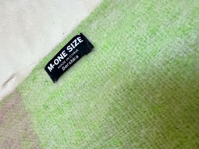 Bufanda en tonos verdes de Bershka