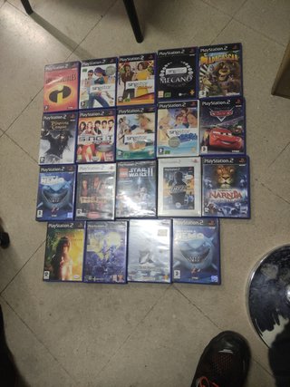 Play2 slim con juegos y 2 mandos
