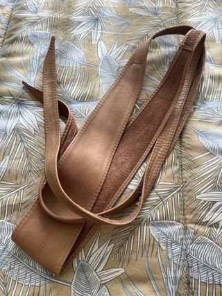 Precioso cinturón de cuero ajustable