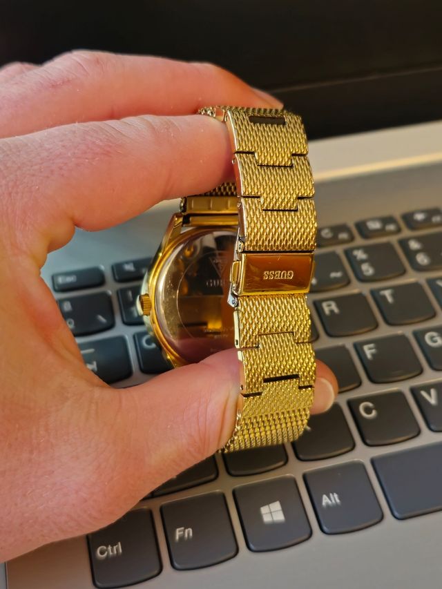 Reloj guess dorado