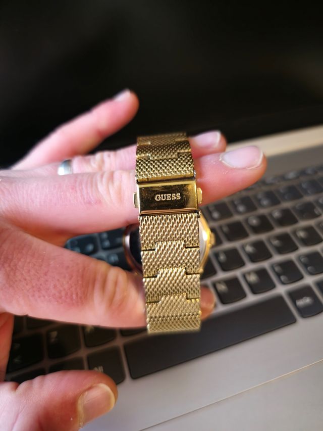 Reloj guess dorado