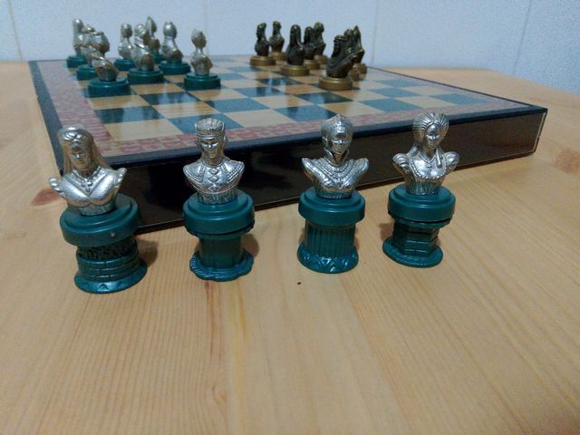 Juego de damas con piezas metalicas