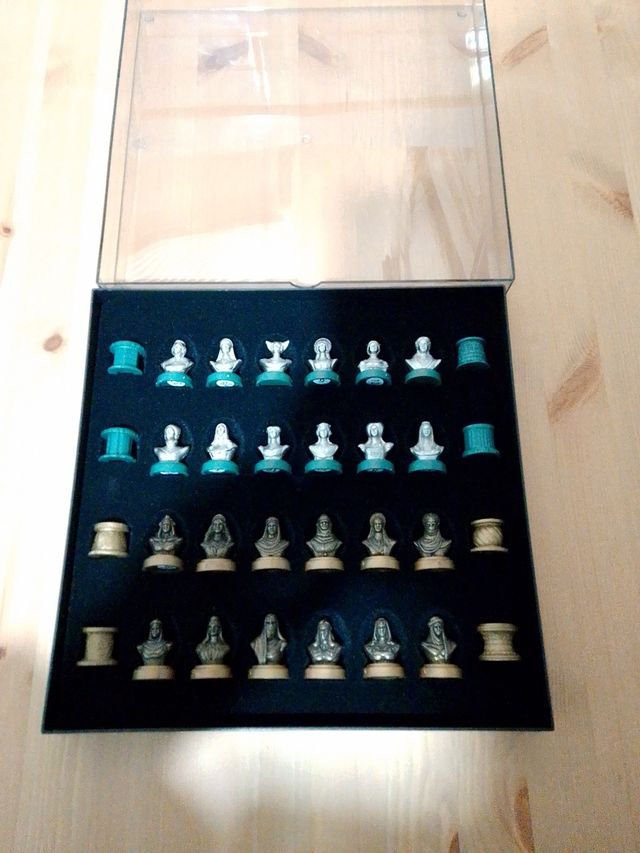 Juego de damas con piezas metalicas