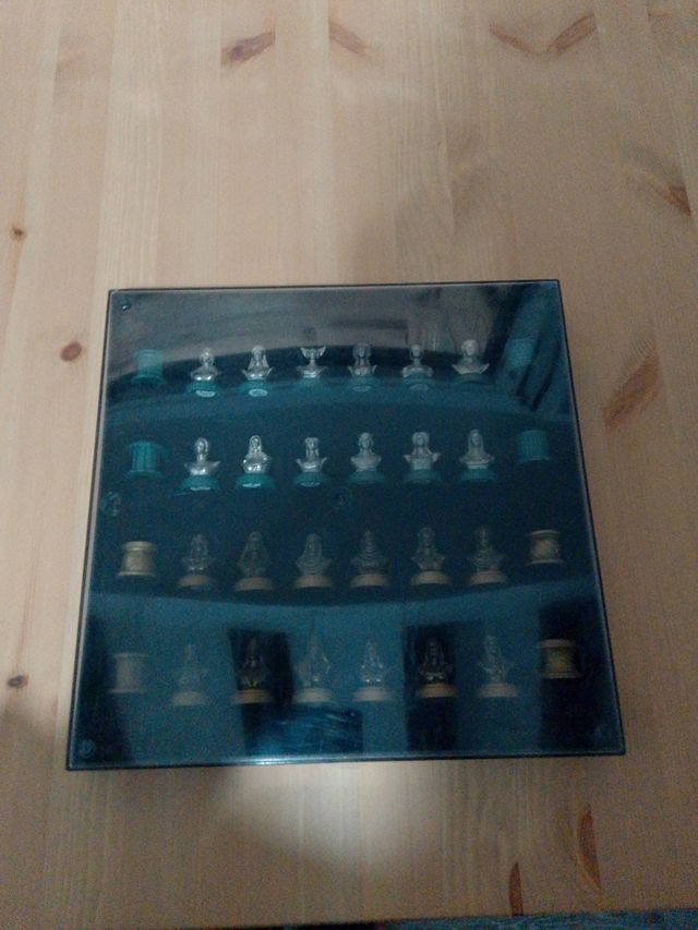 Juego de damas con piezas metalicas