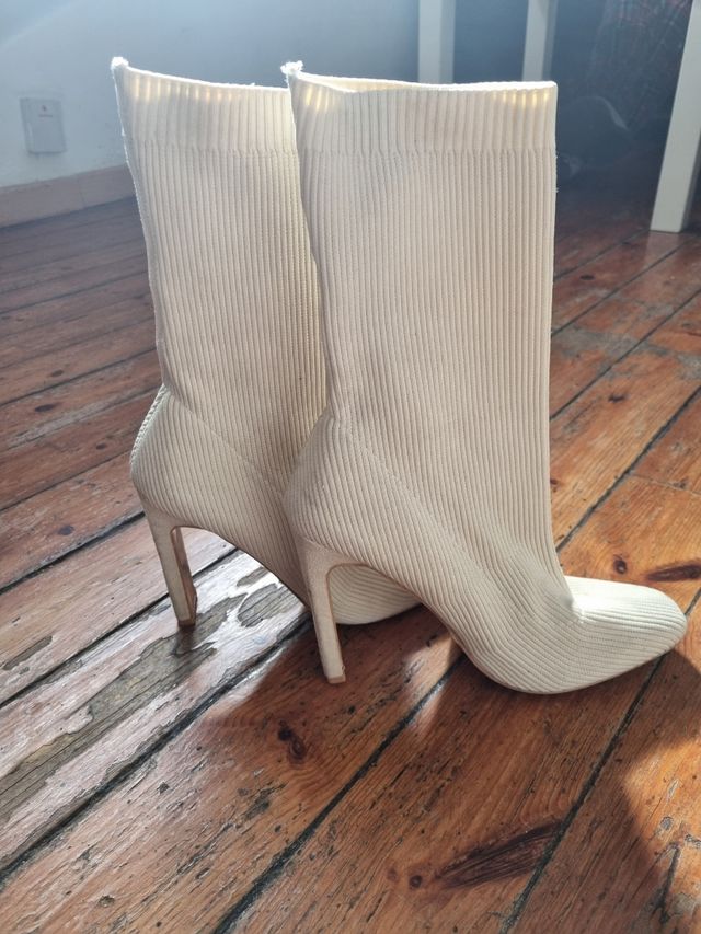 Botas blancas calcetin