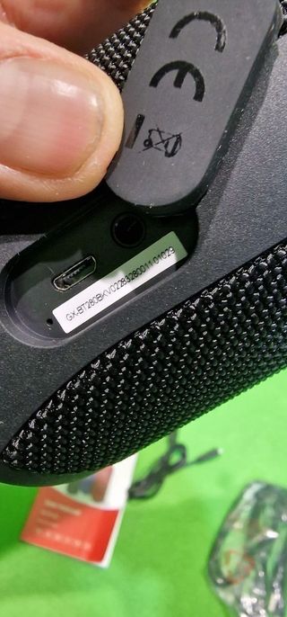 Sharp Altavoz Bluetooth portátil 00060.C