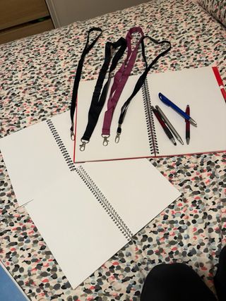 Pack de libretas bolígrafos y cintas