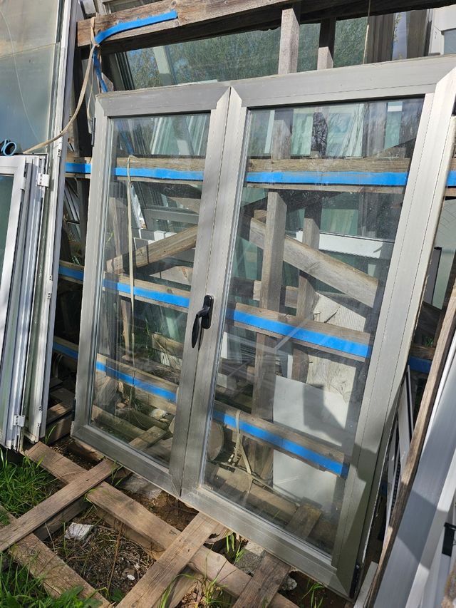 Ventana abatible aluminio climalit