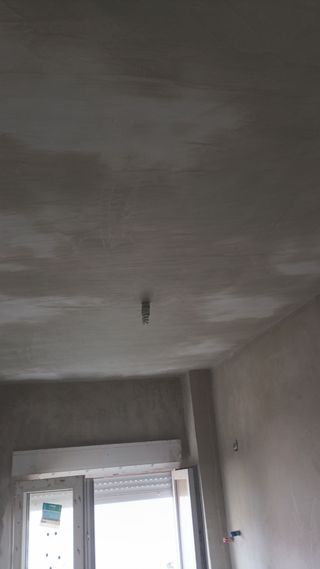 Se hacen trabajos  de yeso y retirada de gotele