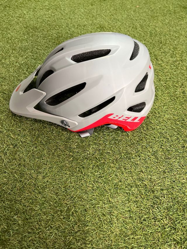 Casco bici talla M. Marca Bell.