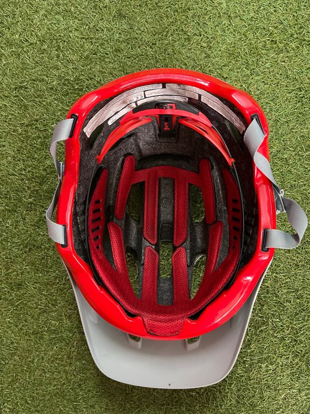 Casco bici talla M. Marca Bell.