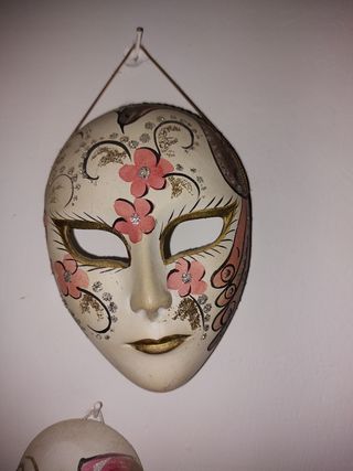 Maschera tipo veneziana in ceramica 