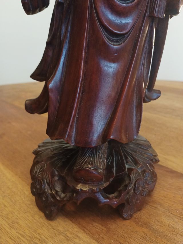 Figura de madera tallada, guerrero oriental