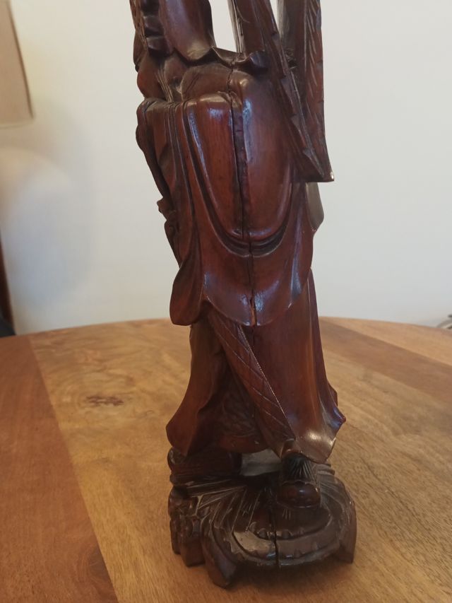 Figura de madera tallada, guerrero oriental