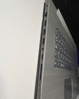 Lenovo IdeaPad 330 17IKB // 8a generación