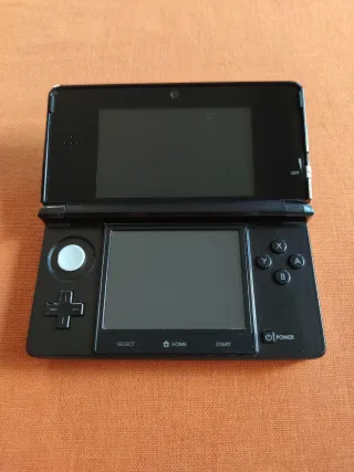 Nintendo 3DS con Banca Pokémon e Pokétrasferitore