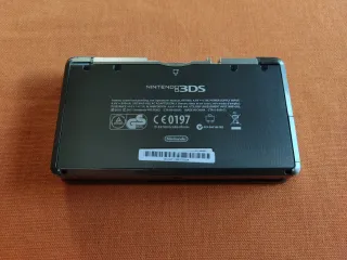 Nintendo 3DS con Banca Pokémon e Pokétrasferitore