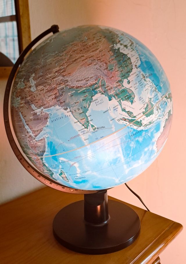 Lámpara bola del mundo giratoria