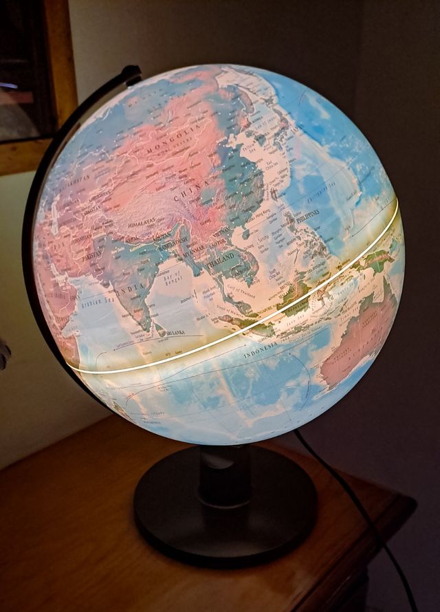 Lámpara bola del mundo giratoria