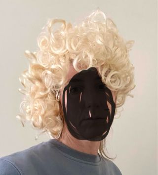 Peluca rubia de rizos. Disfraz