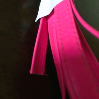 Fettuccia piatta di pelle fuxia mt.1,80 x mm.8