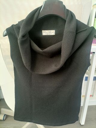 Top punto sin mangas negro