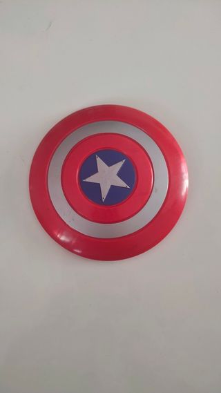 Figuras de Capitán America y Iron Man