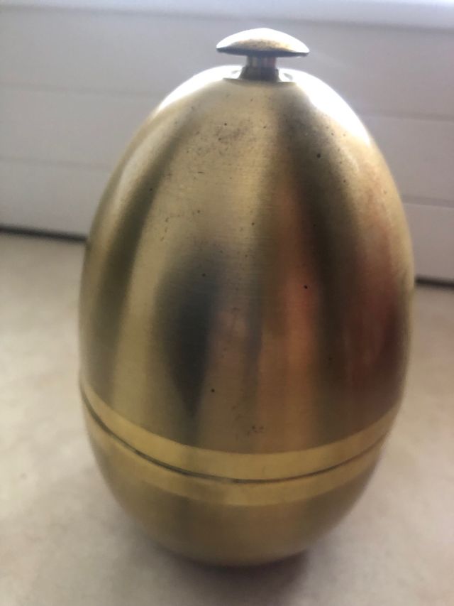 Porta sigarette a uovo