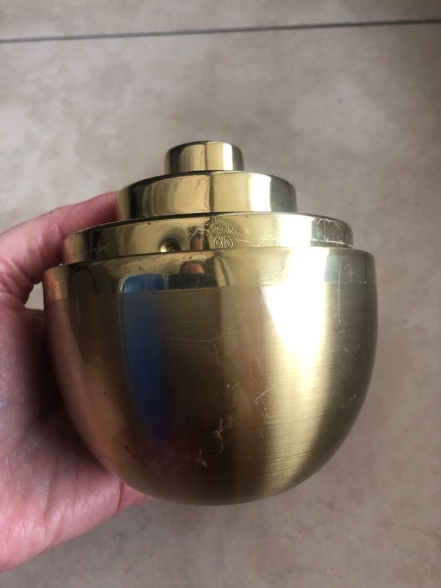 Porta sigarette a uovo