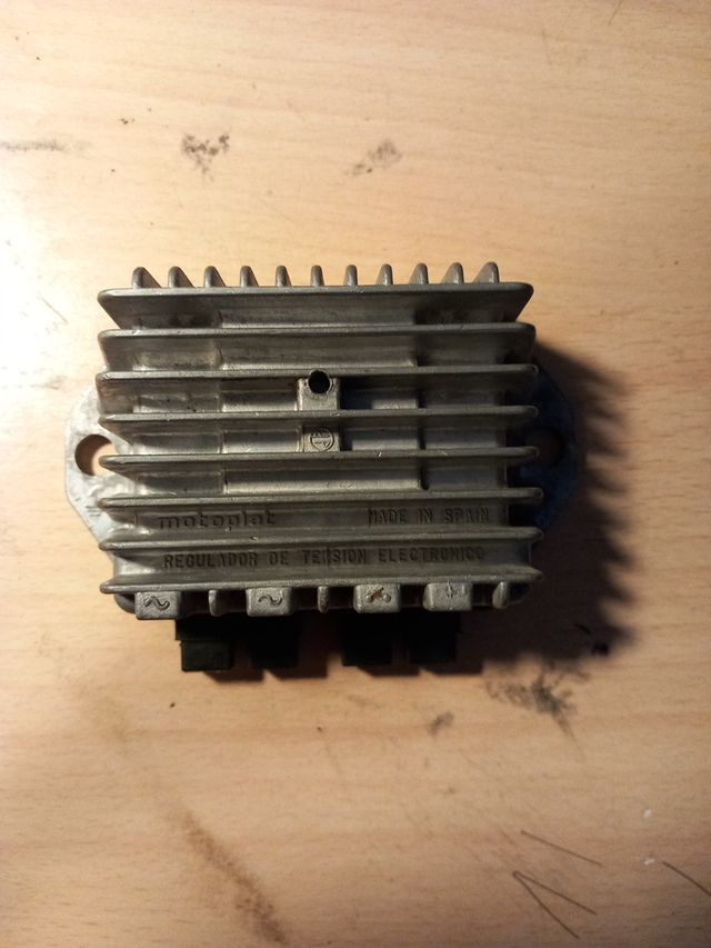 Regolatore di tensione