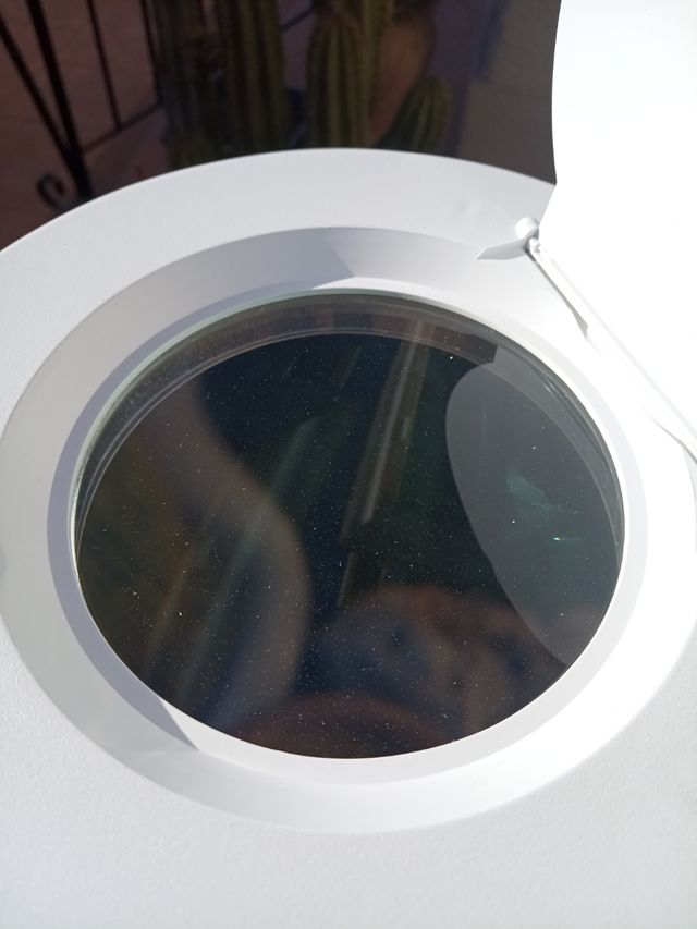 Lámpara de pie con lupa.