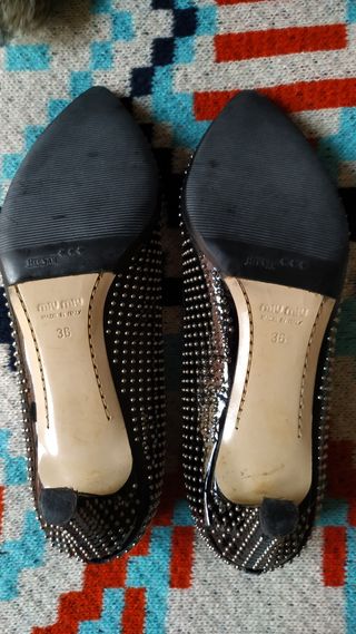 Salones negros minitachuelas Miu Miu