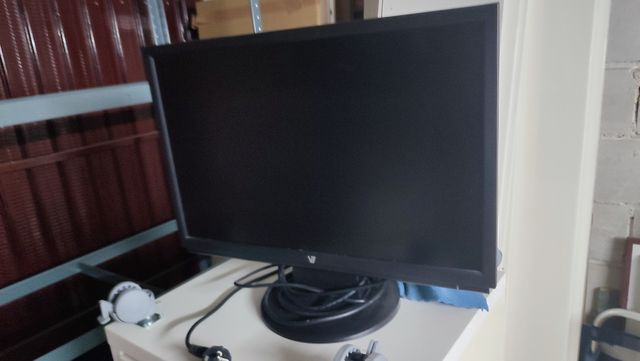 Monitor y teclados