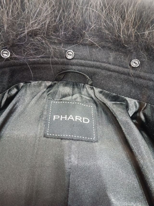 Cappotto con collo di pelliccia 